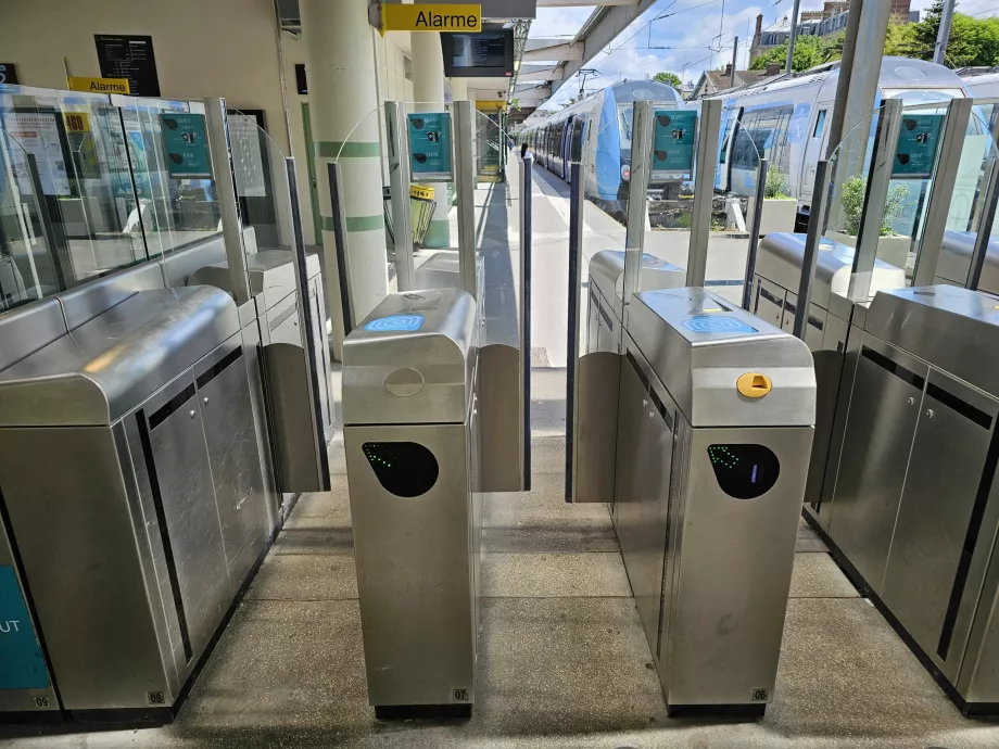 Turnstiles på Transilien-togene
