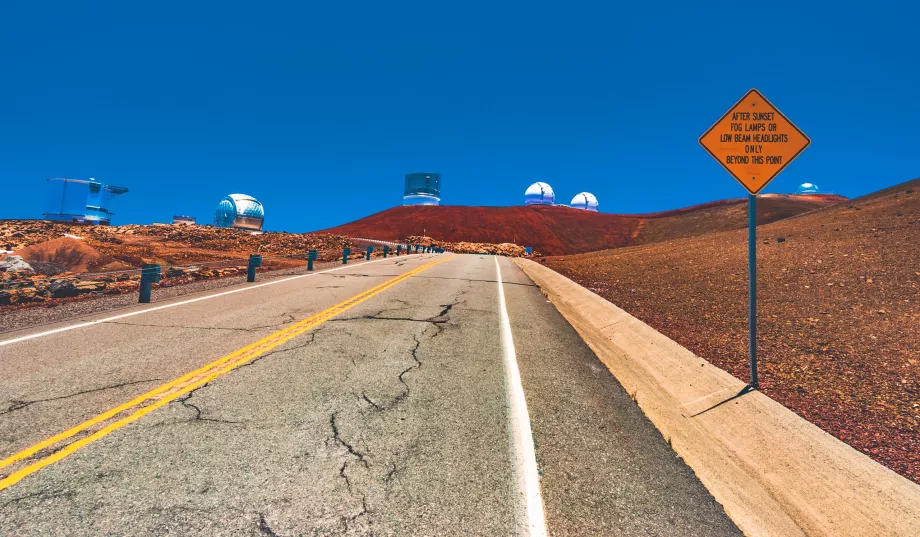 På toppen i mørket, bruk bare tåkelys, ikke fjernlys