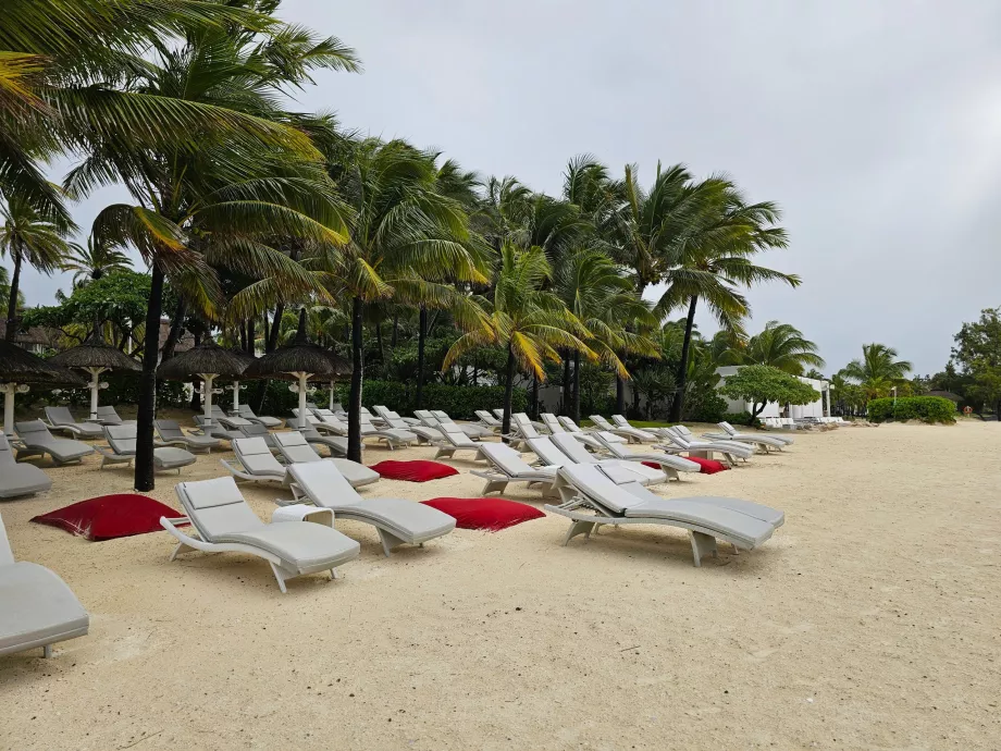 Solsenger på hotellstranden Veranda Palmar