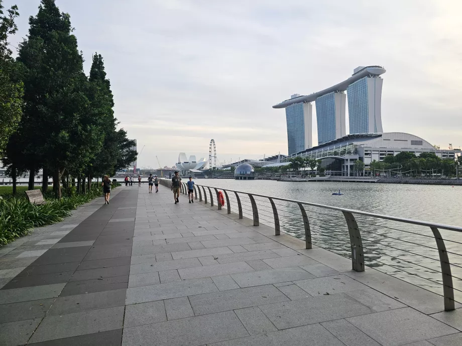Promenade langs Marina Bay
