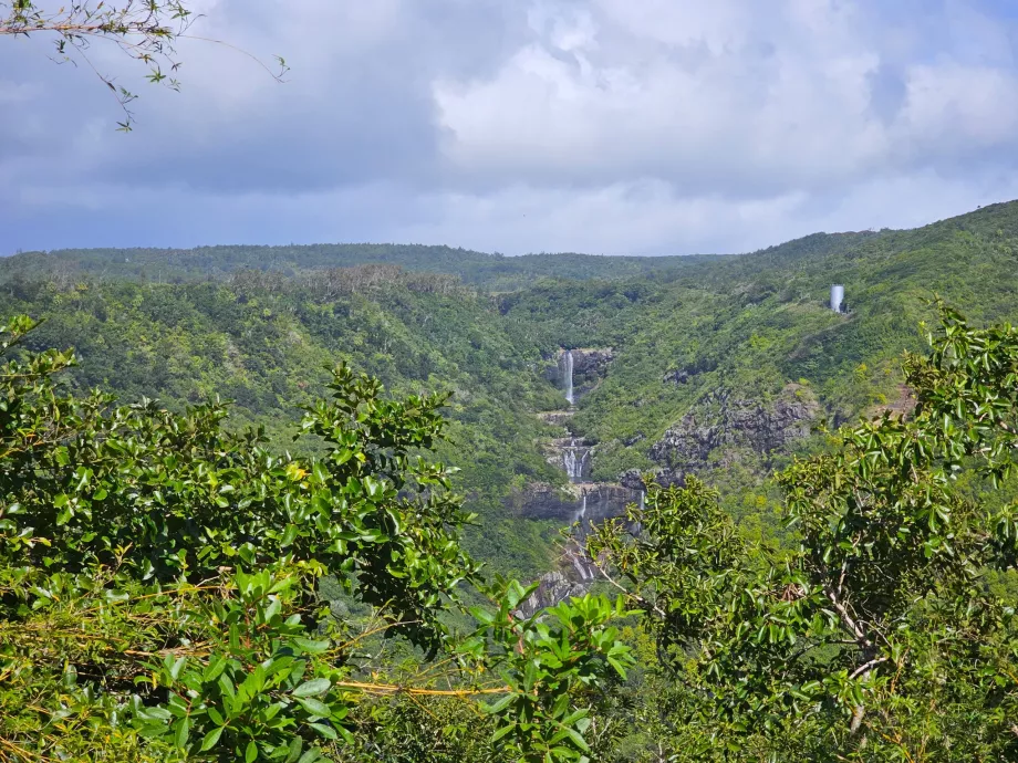 Fossene 7 Cascades, utsikt fra lang avstand