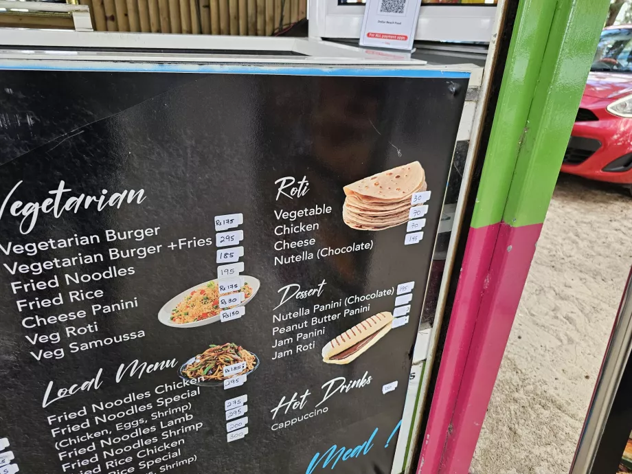 Prisene i bodene på stranden