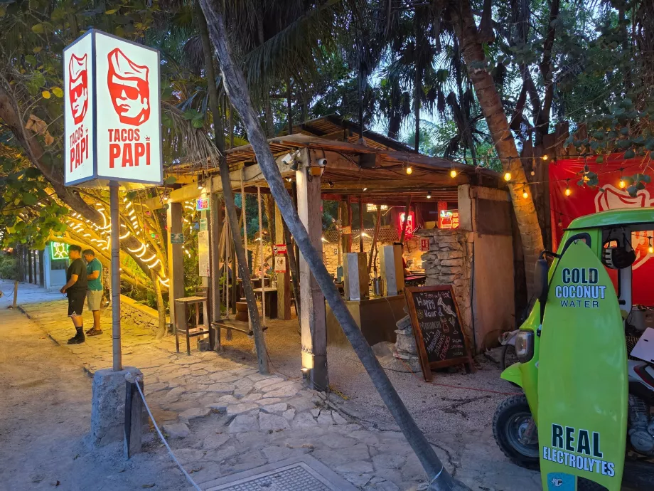 Tacos på hovedgaten i Tulum