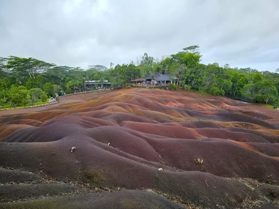 Nordfarget jord, Chamarel