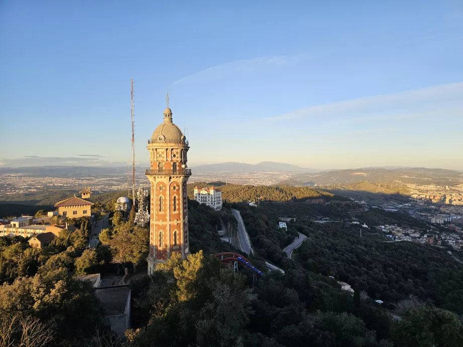 Utsikt fra terrassen på Tibidabo-tempelet