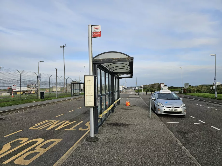 Bussholdeplass, NQY flyplass