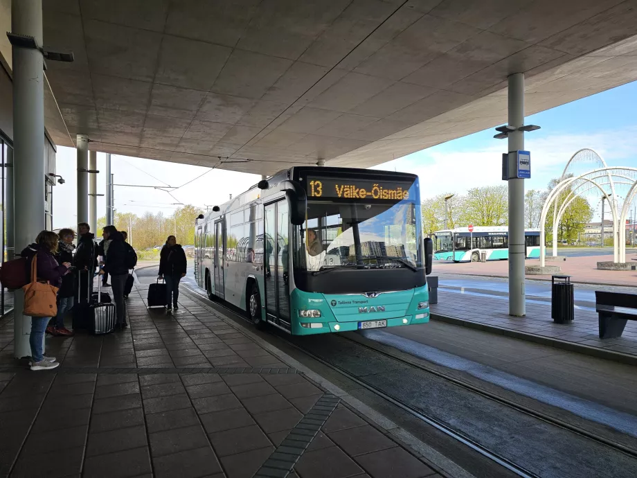 Bussholdeplass i byen