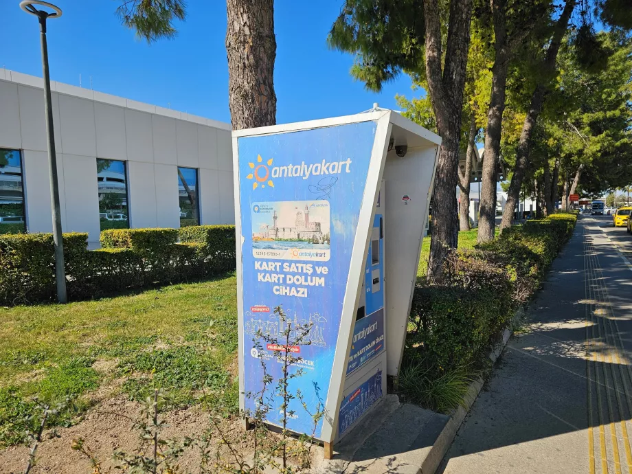 AntalyaKart-automat rett utenfor terminal 1