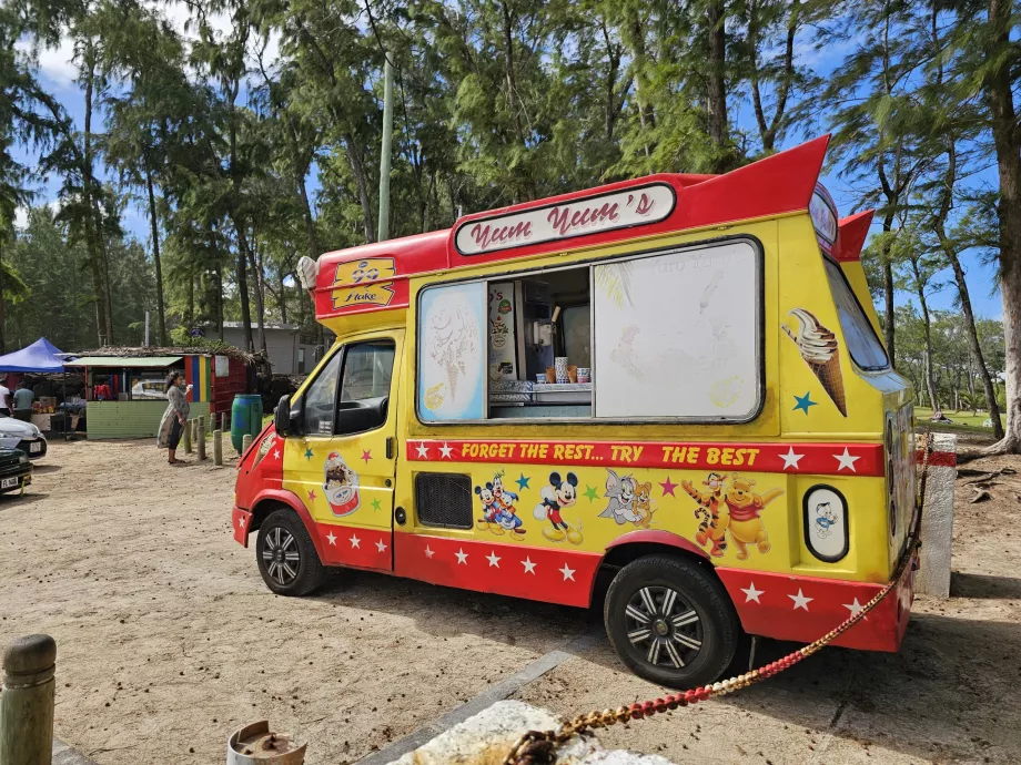 Iskrembod på La Cambuse-stranden