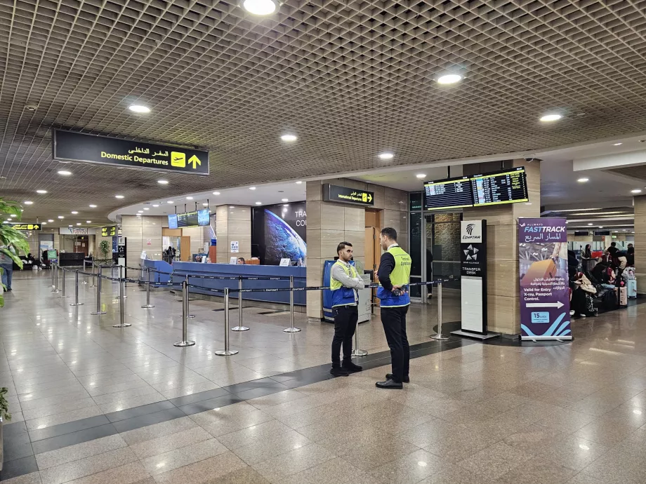 Forbindelser til innenlands- og utenlandsflyvninger