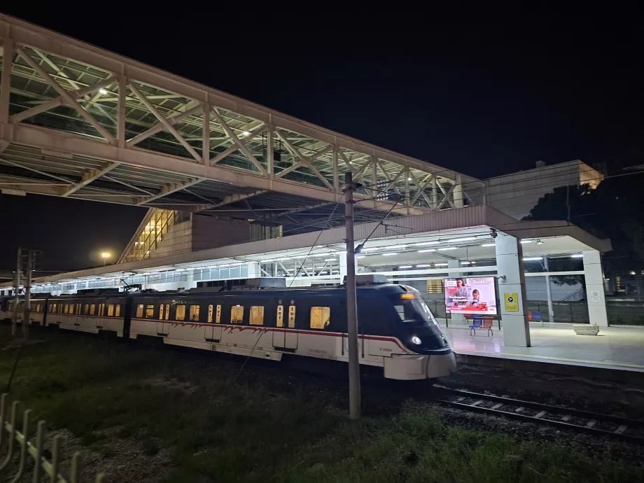 T-banestasjoner på Izmir lufthavn