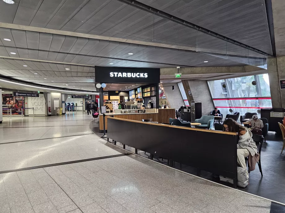 Starbucks, Terminal 1, offentlig område