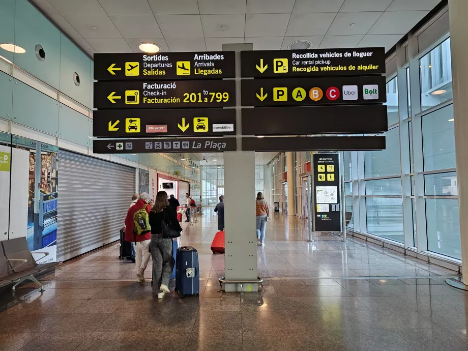 Uber- og Bolt-retningsskilt