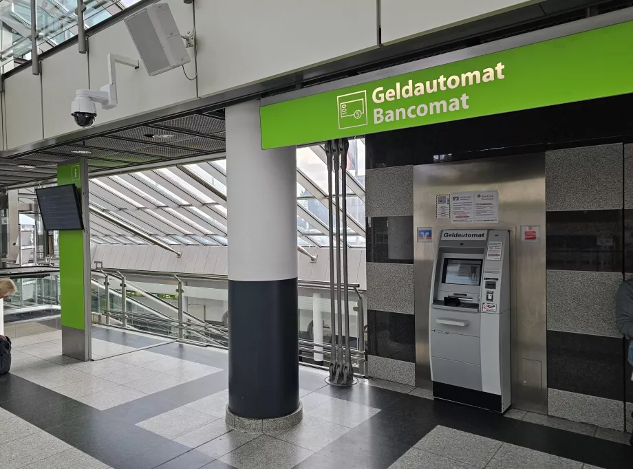 Minibank i avgangshallen