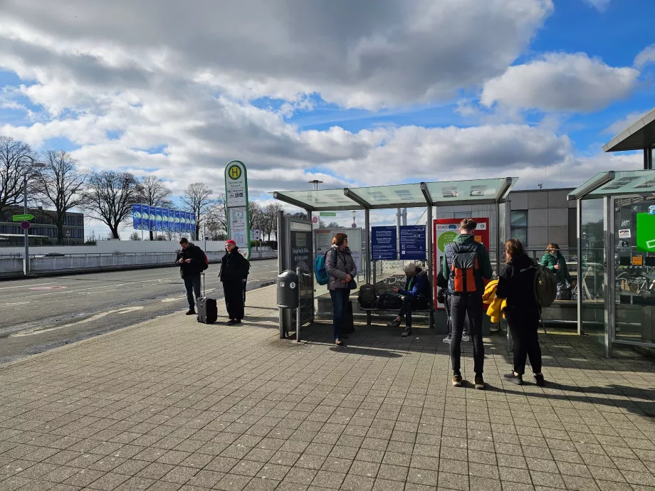 Bussholdeplass 490 og billettautomat