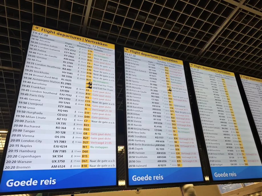 Avgangstavle på Amsterdam lufthavn