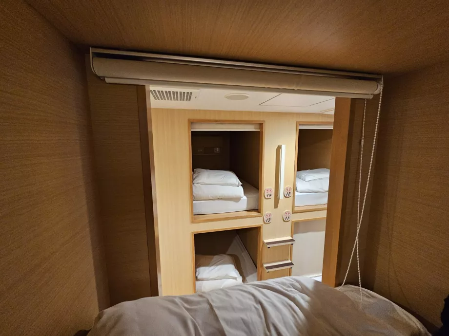 Kapsel med åpen rulle