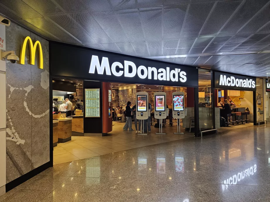 McDonald’s i det offentlige området på WAW lufthavn