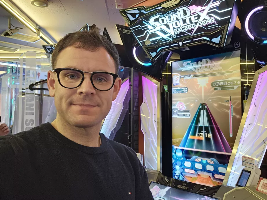 Jeg i Akihabara Game Room