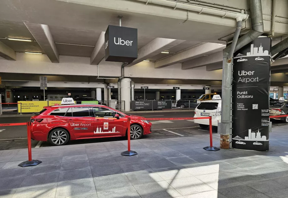 Uber-hentepunkt ved Warszawa lufthavn