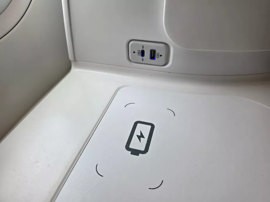 Trådløs lading og USB-porter