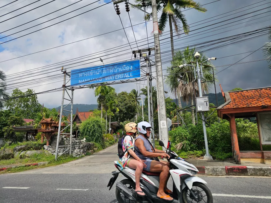 Na Muang-fossen 1, inngang