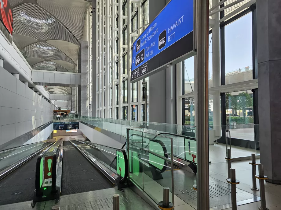 Veien til bussene i kjelleren