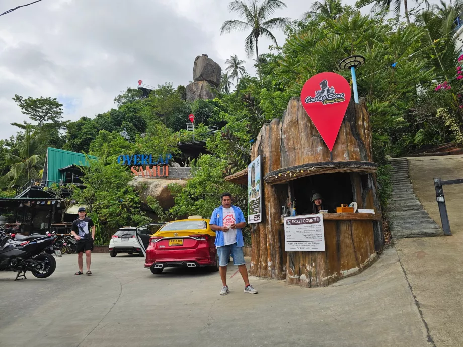 Billettkontor og parkering ved Overlap Stone 1