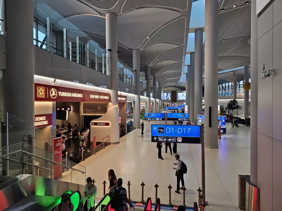 Care Point ved avgangsgate D1