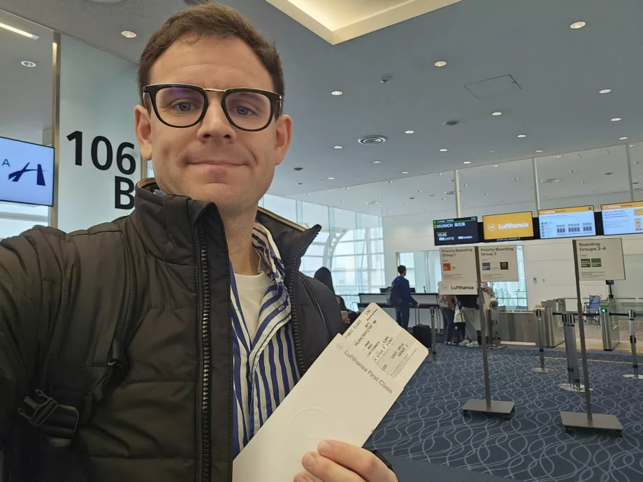 Jeg med et boardingkort på første klasse