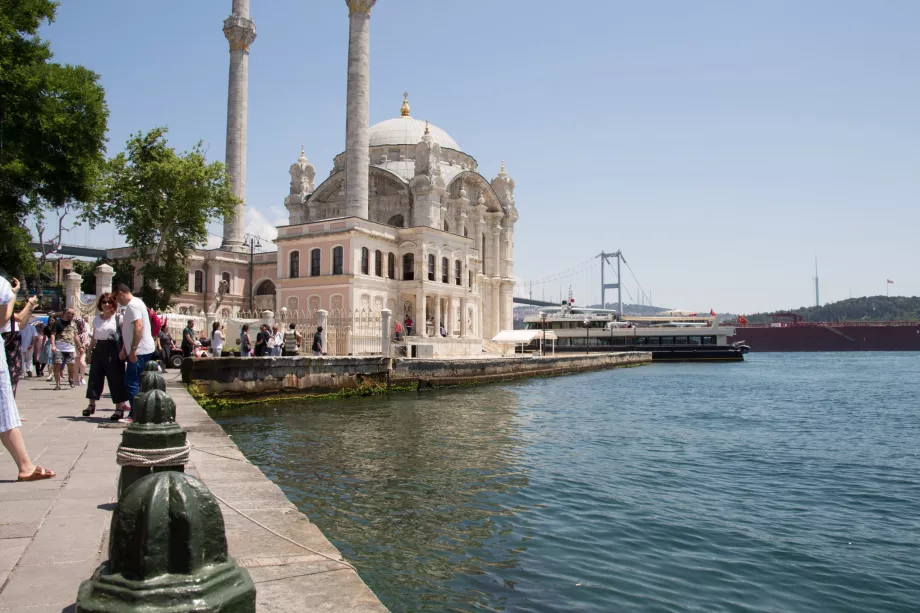 Ortakoy-moskeen, Istanbul, Tyrkia
