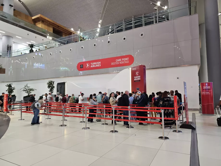 Care Point ved avgangsgate A1