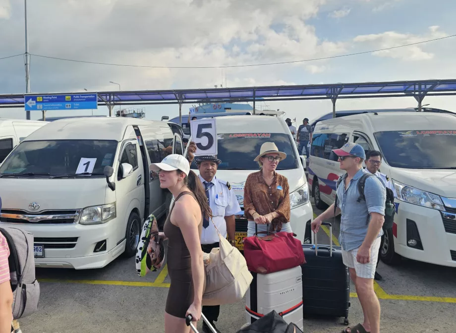 Minibusser ved Nathon Pier