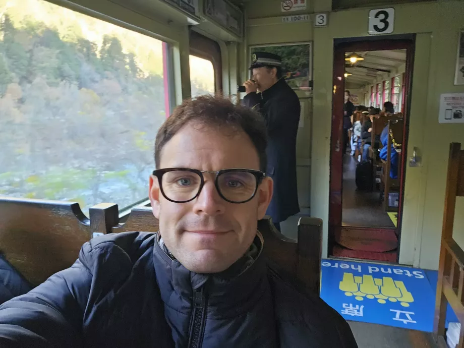 Jeg på det romantiske Sagano-toget