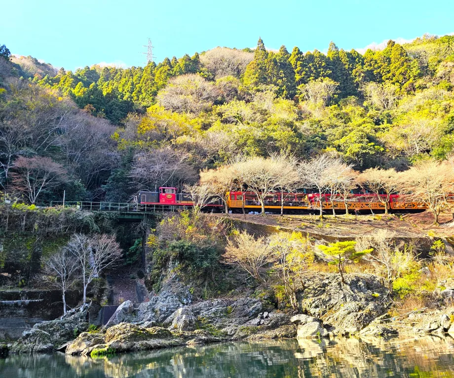 Tog i Hozugawa Canyon