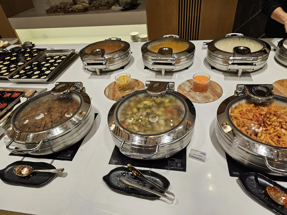 Ahlein Lounge, varm mat meny