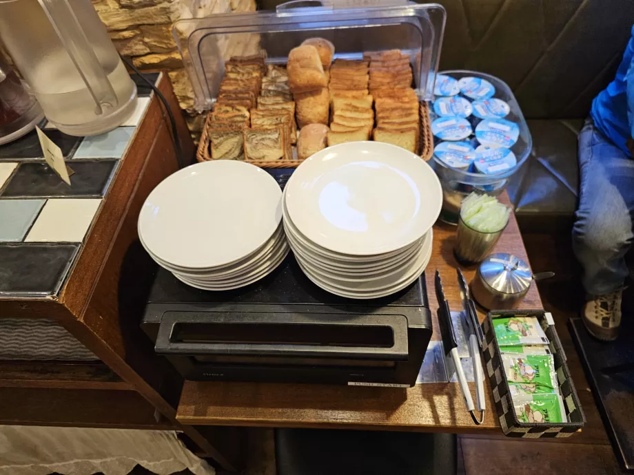 Frokost - bakverk og yoghurt