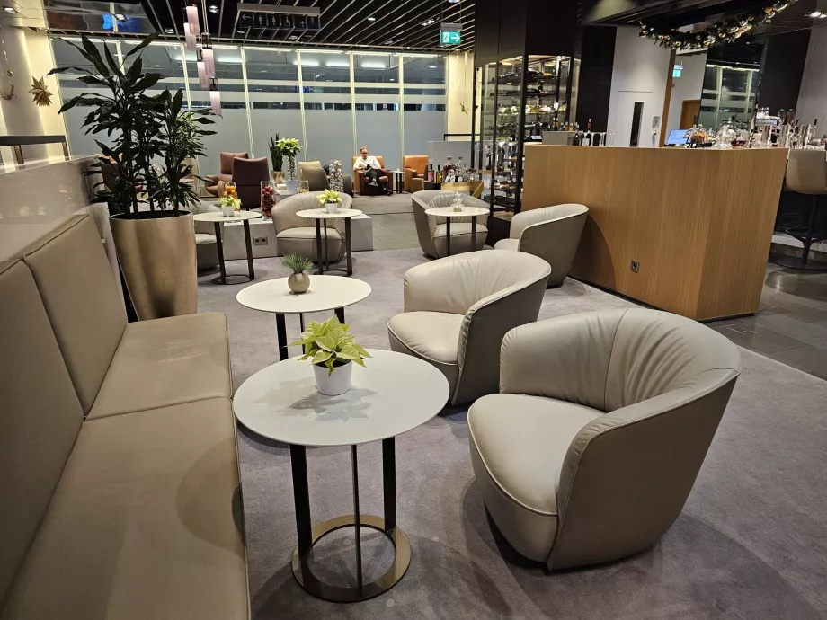 First Class Lounge (hovedterminalen) - sitteplasser og lenestoler