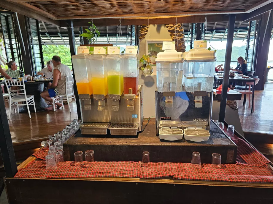 Frokost: vann og fruktjuice