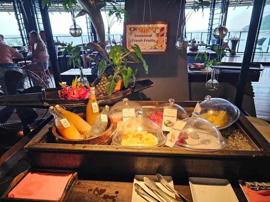 Frokost: juice og ferske grønnsaker