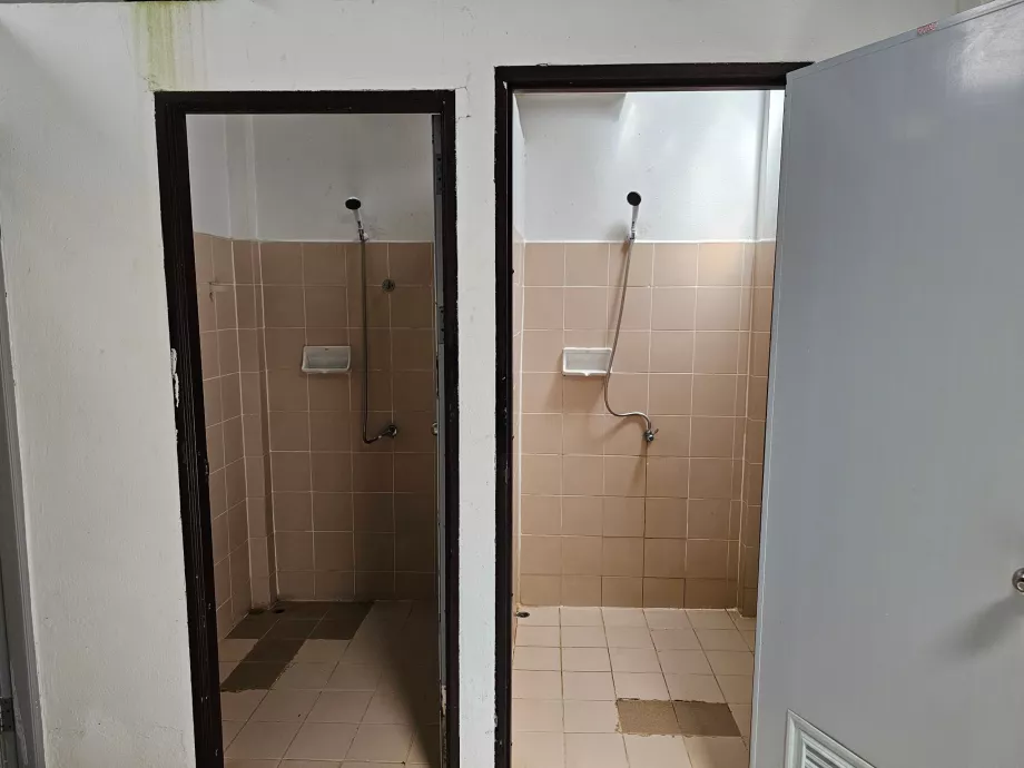 Gratis dusj ved Phaeng Noi-fossen