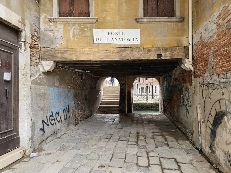 Passasjer under hus i Venezia