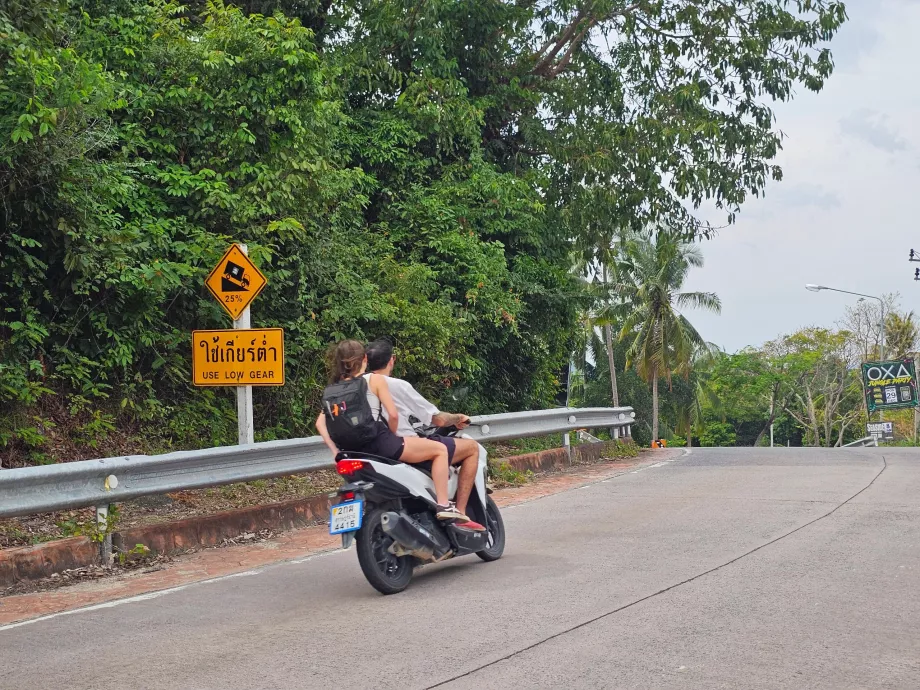 Å reise rundt på Koh Phangan med scooter