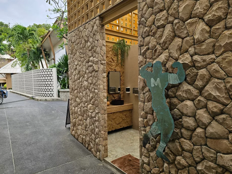 Rin Nai Beach, gratis toaletter