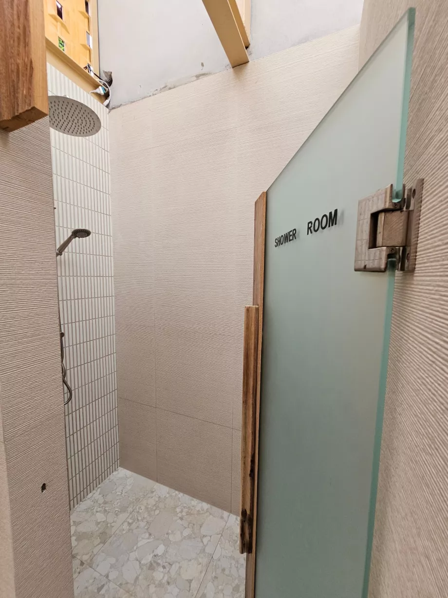 Rin Nai Beach, gratis dusjer