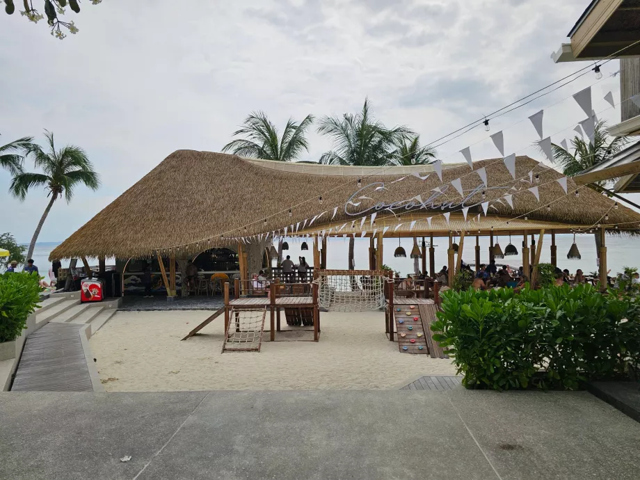 Rin Nai Beach, Cocohut Restaurant