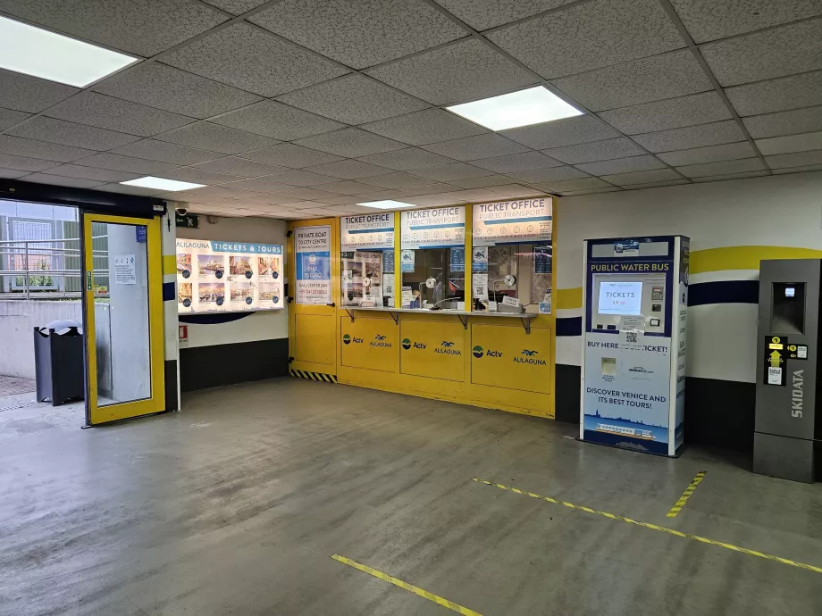 Vaporetti-billettsalg, Tronchetto parkeringsplass