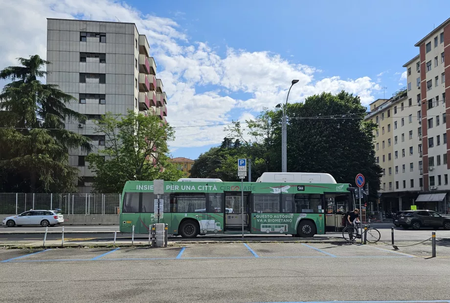 Bussholdeplass 944, Ospedale Maggiore
