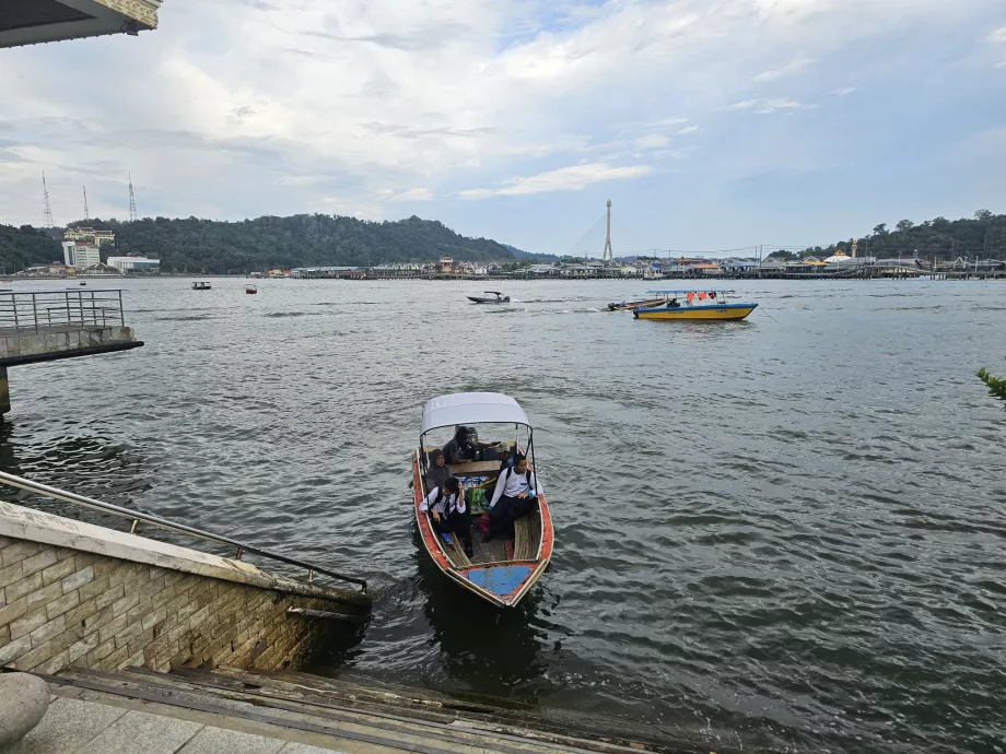 Ferge til Kampong Ayer