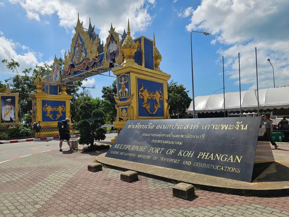 Hovedinngangen til Thong Sala Marina